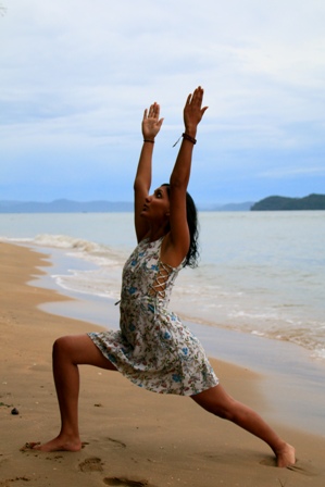 Verdiep je yoga beoefening in drie stappen, voelen, navoelen en toelaten Tijdens het beoefenen van yoga gebeurt het regelmatig dat we hard aan het werk zijn om in een moeilijke houding (asana) te komen. We zijn blij als we slagen en balen als het niet lukt, helemaal als je buurvrouw het wel kan. Al snel […]
